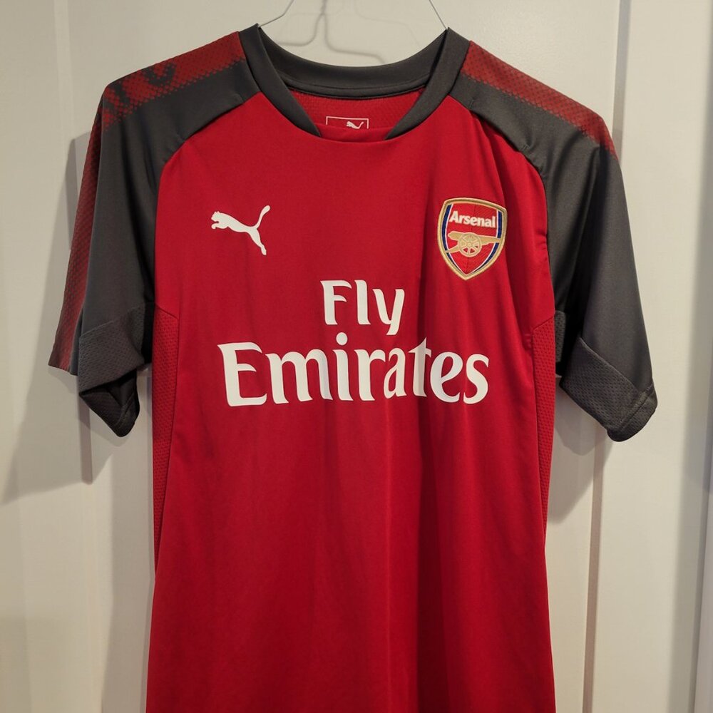 Arsenal Puma Training Kit Size M